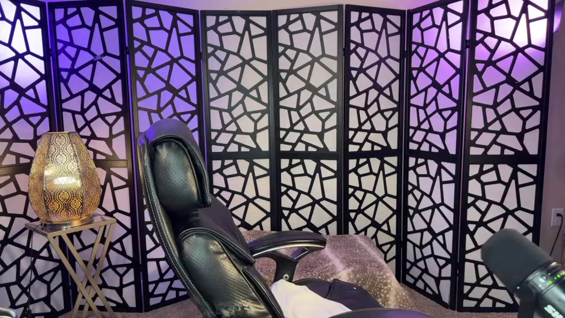 Gallery image thumbnail from Autumn_Ari's myfreecams stream on, 10/22/2023, 02:56 image 15 of 20