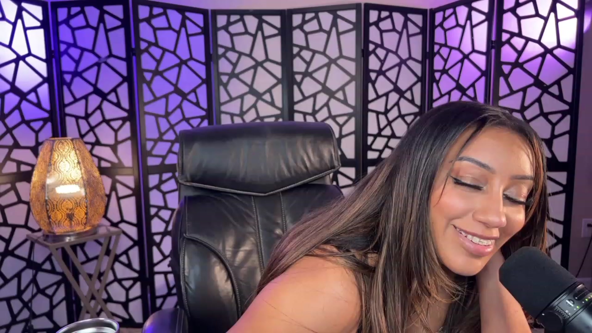 Gallery image thumbnail from Autumn_Ari's myfreecams stream on, 10/22/2023, 04:56 image 16 of 20
