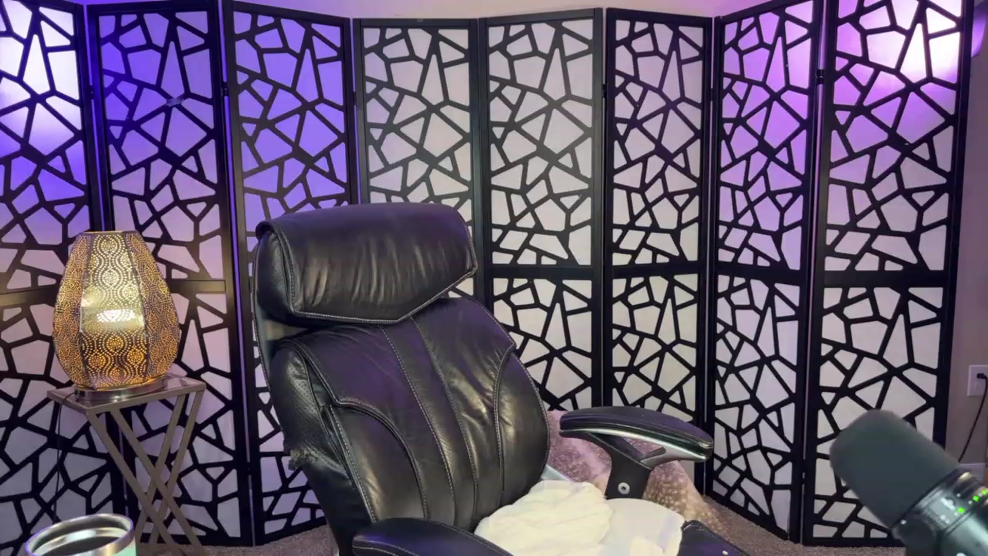 Gallery image thumbnail from Autumn_Ari's myfreecams stream on, 10/22/2023, 04:56 image 10 of 20
