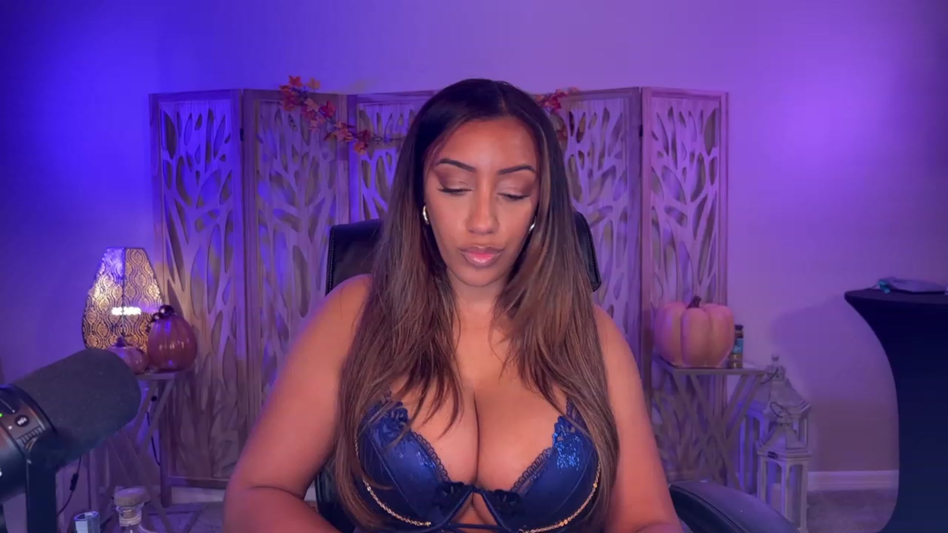 Gallery image thumbnail from Autumn_Ari's myfreecams stream on, 11/10/2023, 03:24 image 9 of 20