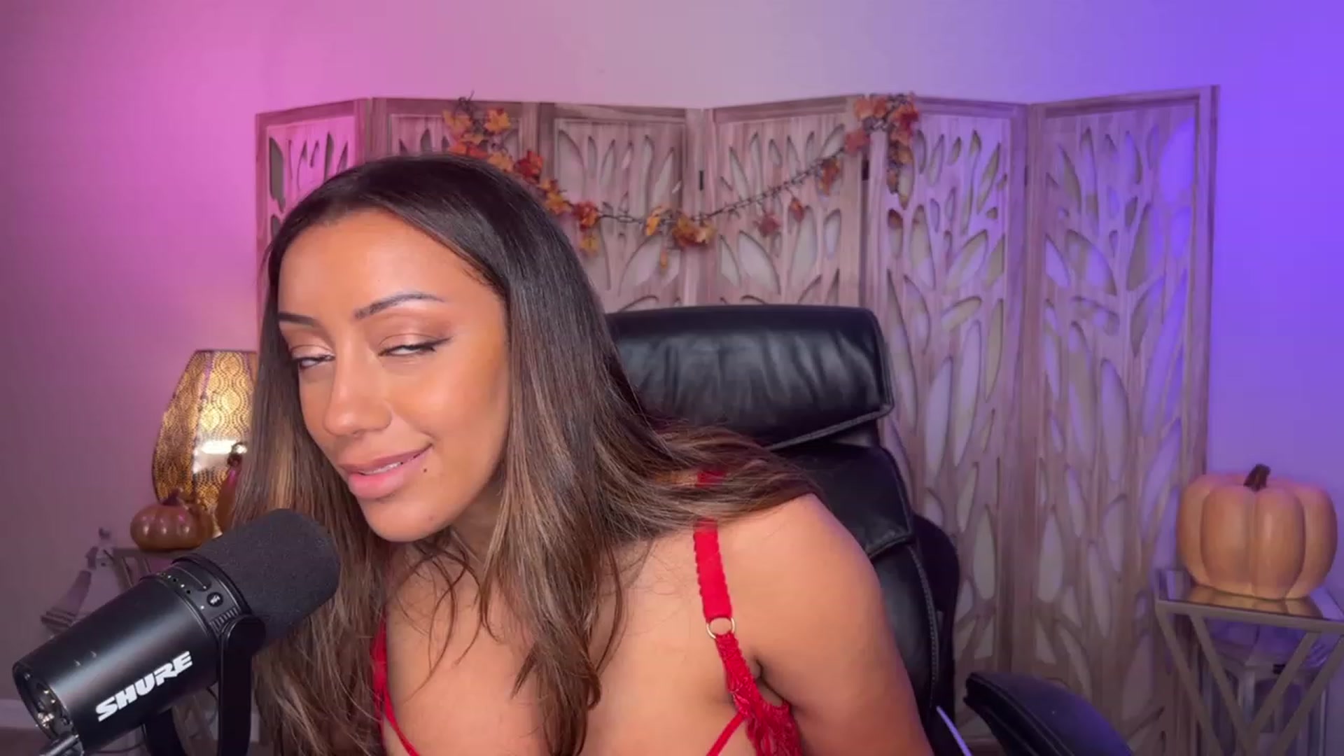 Gallery image thumbnail from Autumn_Ari's myfreecams stream on, 11/17/2023, 04:18 image 7 of 20