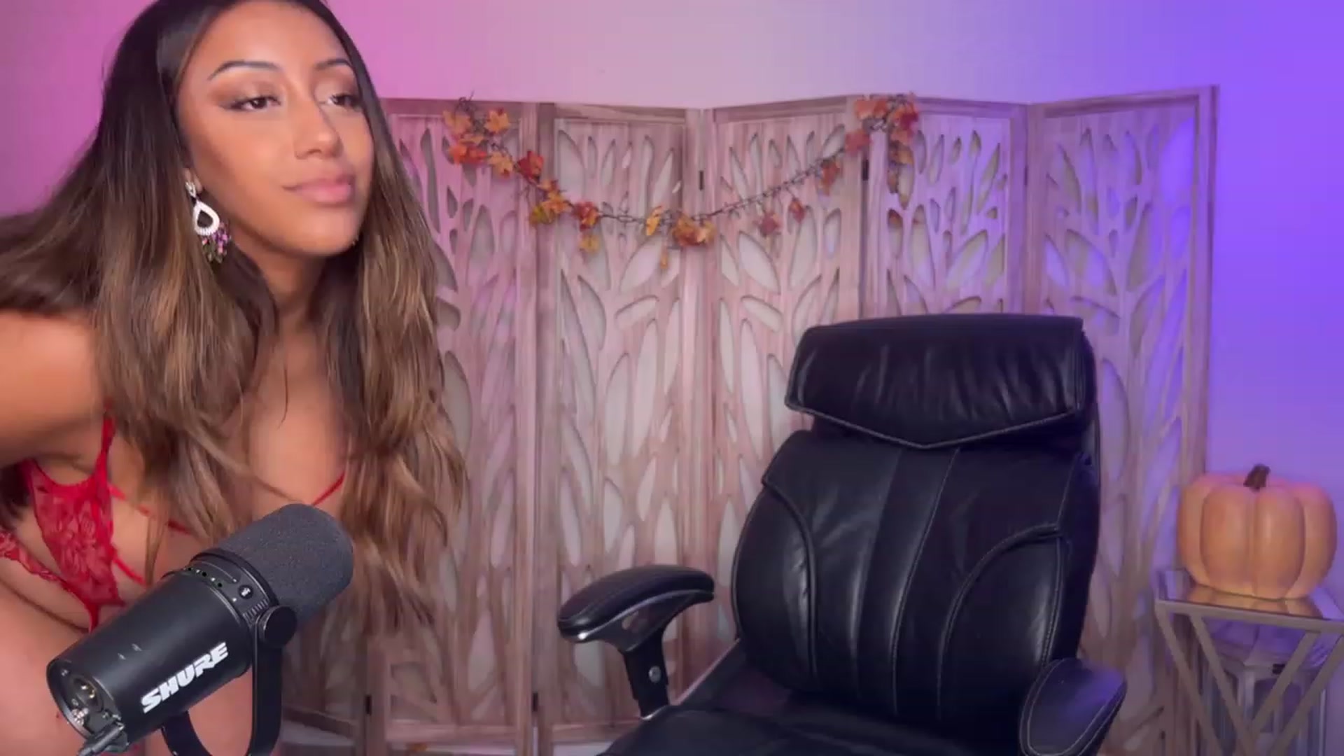 Gallery image thumbnail from Autumn_Ari's myfreecams stream on, 11/17/2023, 04:18 image 19 of 20