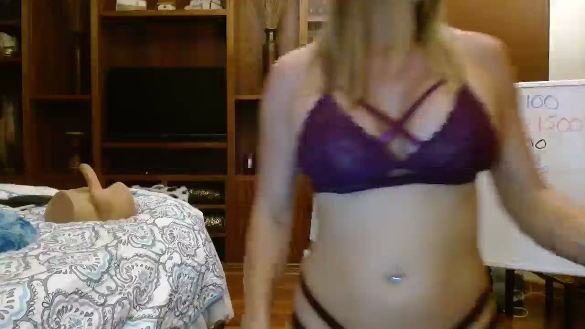 Gallery image thumbnail from Autumn_Blonde's myfreecams stream on, 08/06/2025, 11:38 image 9 of 20