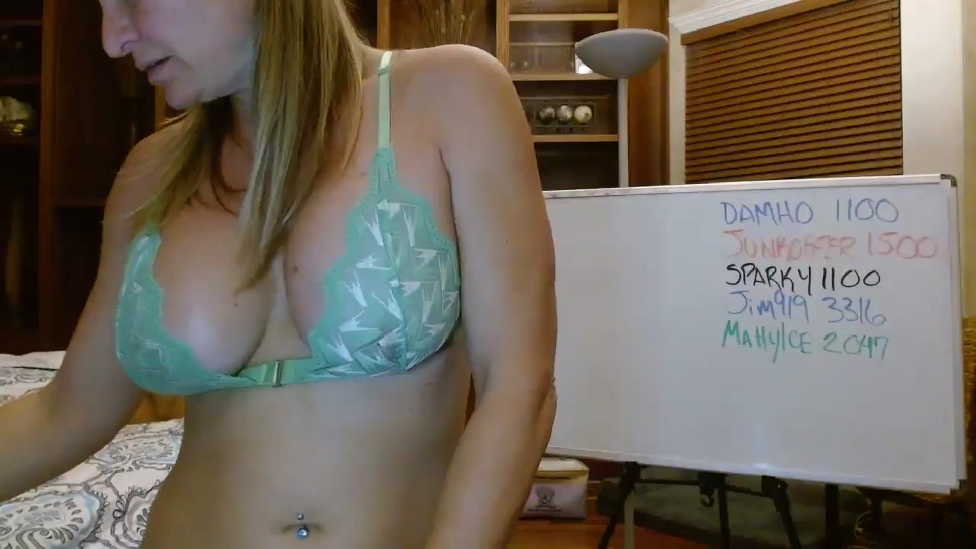 Gallery image thumbnail from Autumn_Blonde's myfreecams stream on, 08/08/2025, 12:10 image 10 of 20