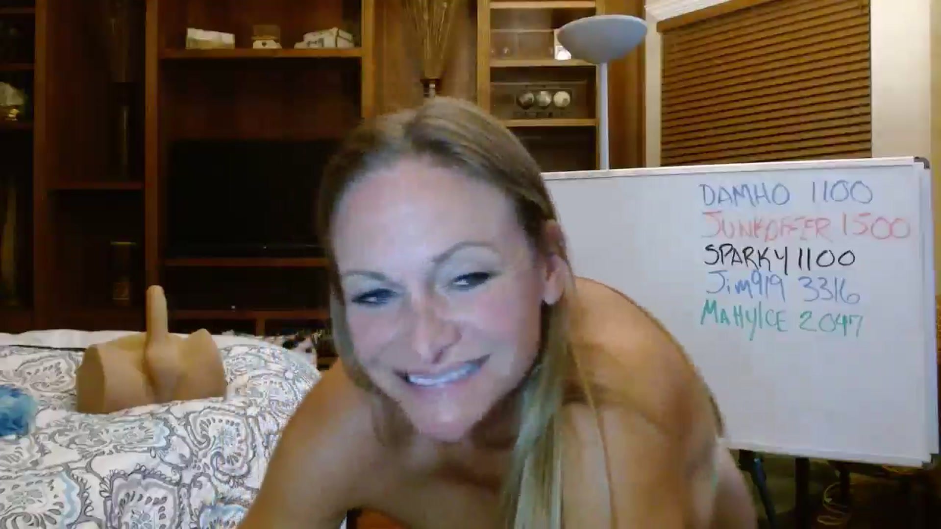 Gallery image thumbnail from Autumn_Blonde's myfreecams stream on, 08/08/2025, 12:10 image 19 of 20