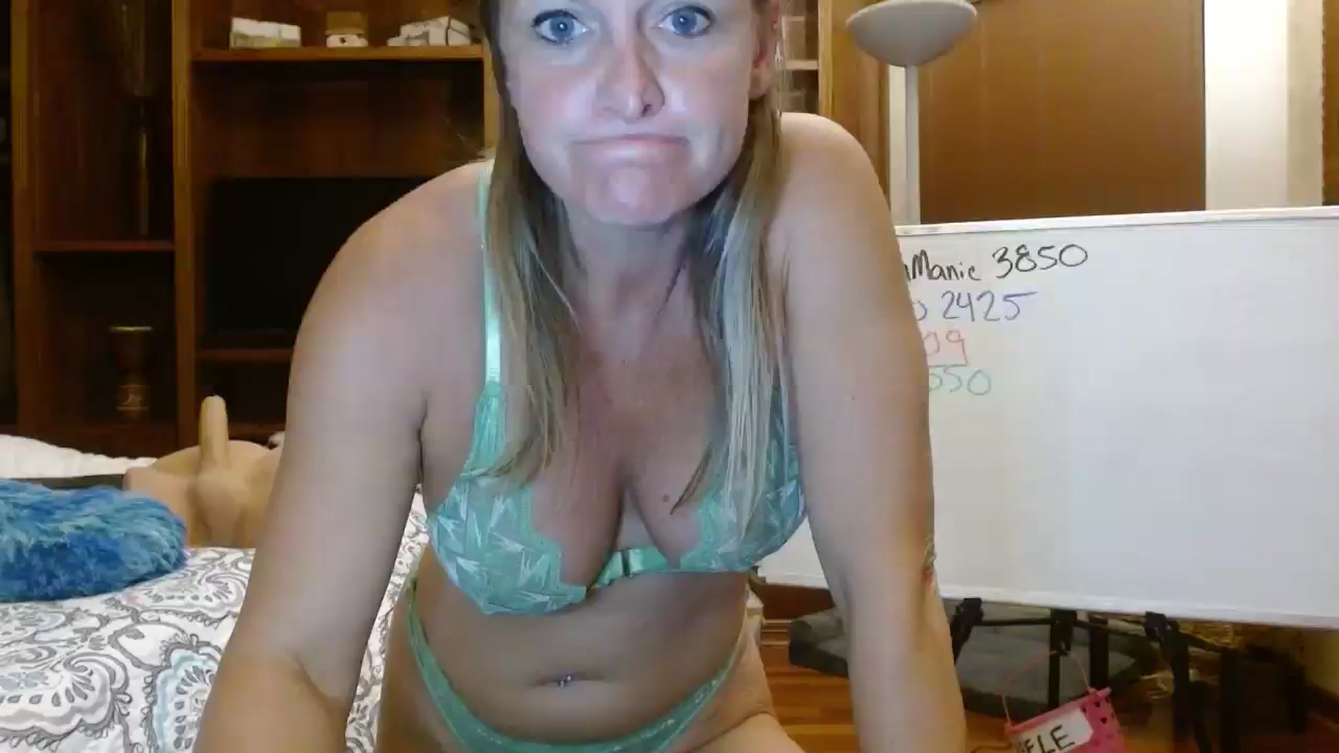 Gallery image thumbnail from Autumn_Blonde's myfreecams stream on, 10/01/2025, 11:40 image 14 of 20