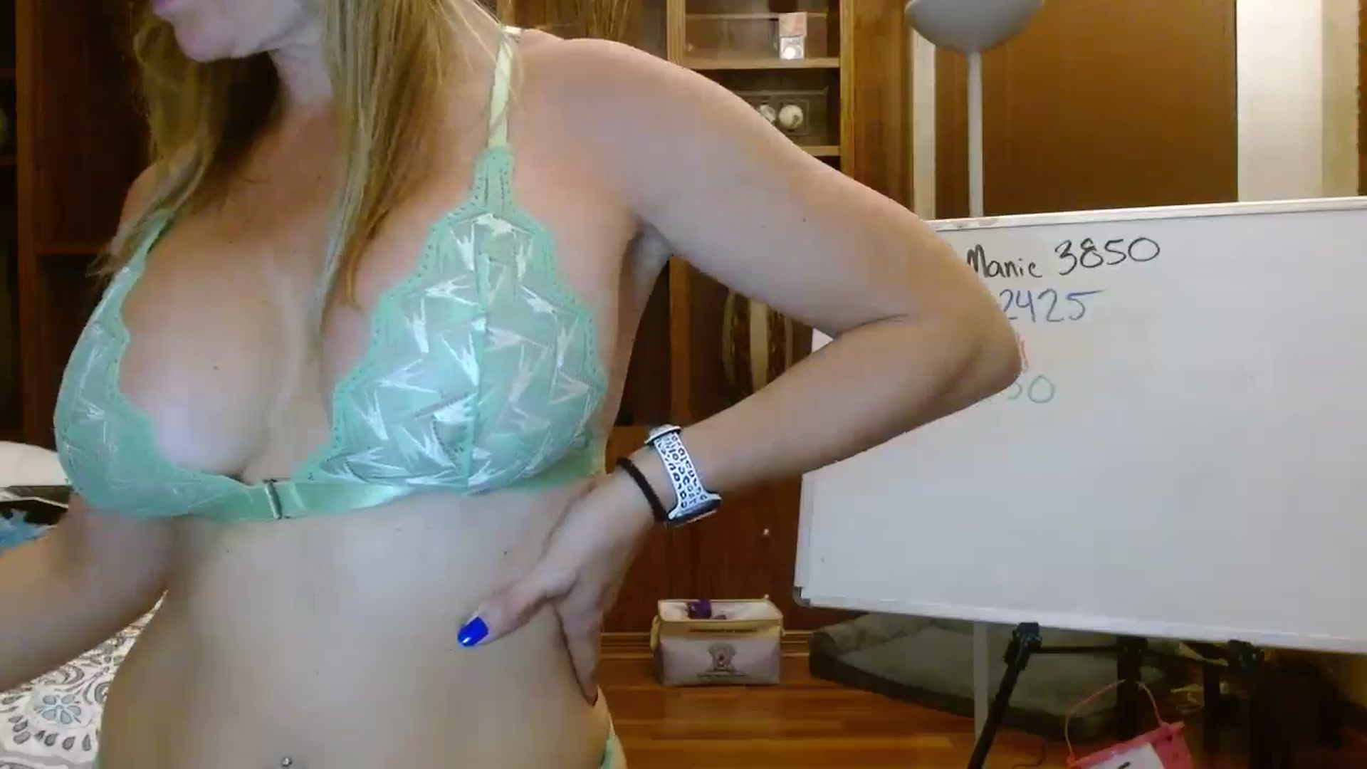Gallery image thumbnail from Autumn_Blonde's myfreecams stream on, 10/01/2025, 12:08 image 13 of 20