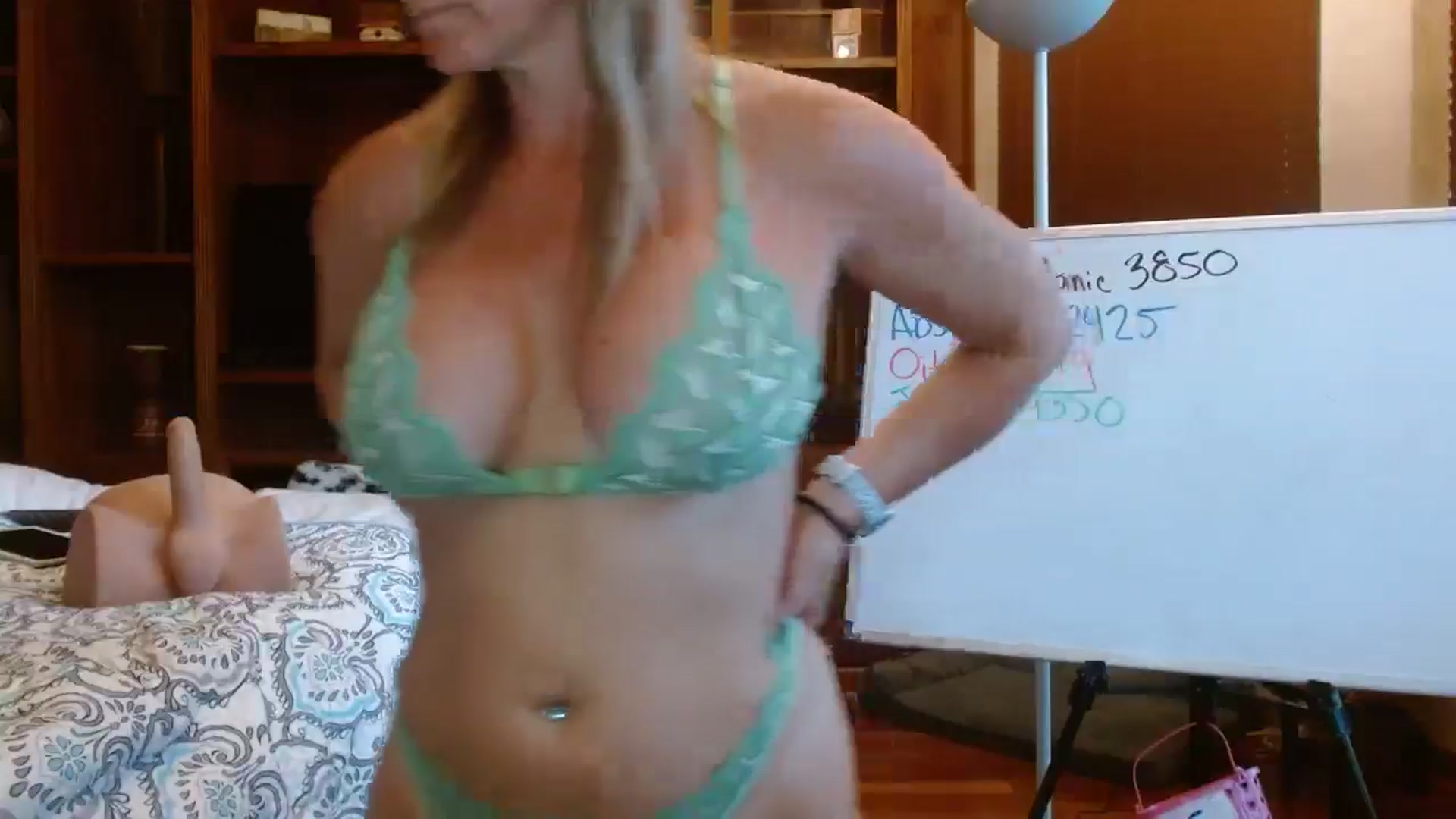Gallery image thumbnail from Autumn_Blonde's myfreecams stream on, 10/01/2025, 14:51 image 2 of 20