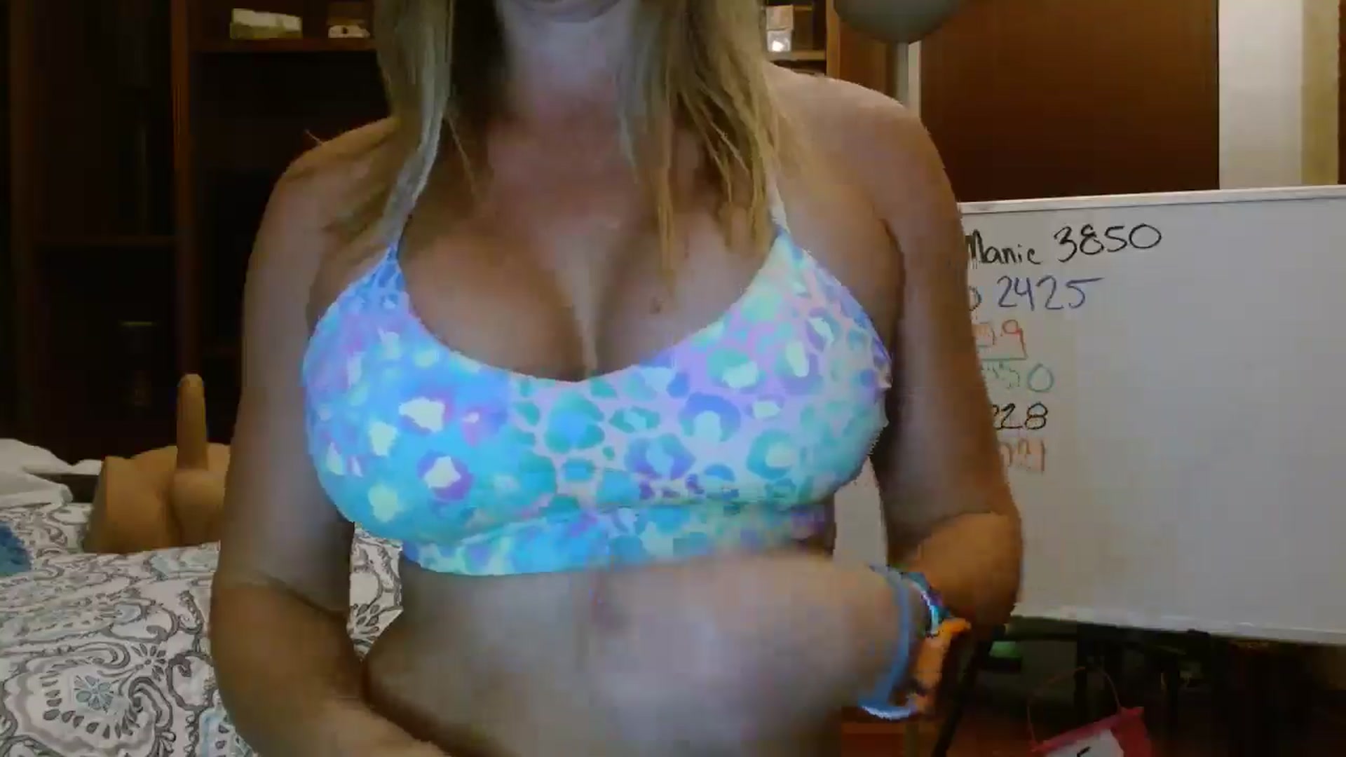 Gallery image thumbnail from Autumn_Blonde's myfreecams stream on, 10/08/2025, 11:50 image 9 of 20