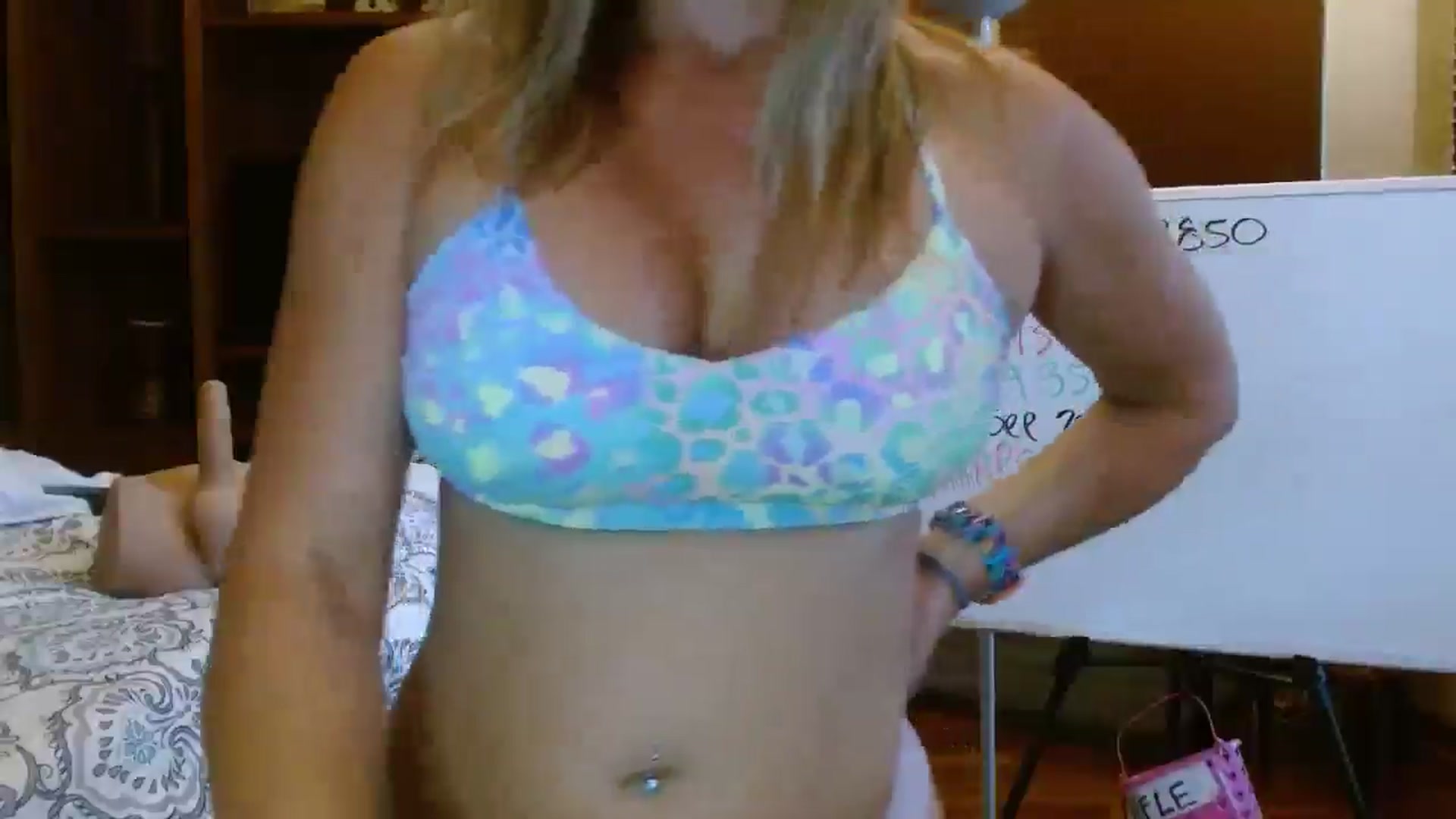 Gallery image thumbnail from Autumn_Blonde's myfreecams stream on, 10/08/2025, 13:48 image 14 of 20