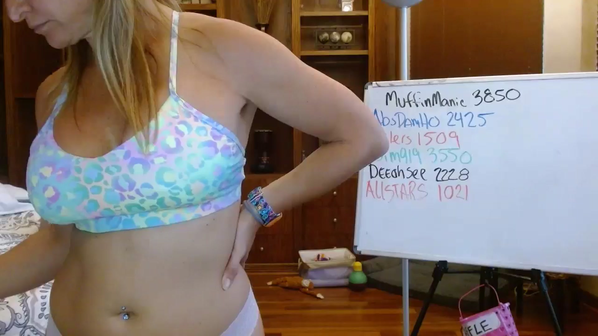 Gallery image thumbnail from Autumn_Blonde's myfreecams stream on, 10/08/2025, 13:48 image 10 of 20