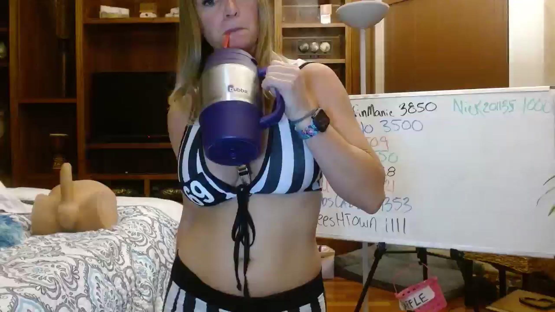 Gallery image thumbnail from Autumn_Blonde's myfreecams stream on, 10/31/2025, 11:39 image 16 of 20