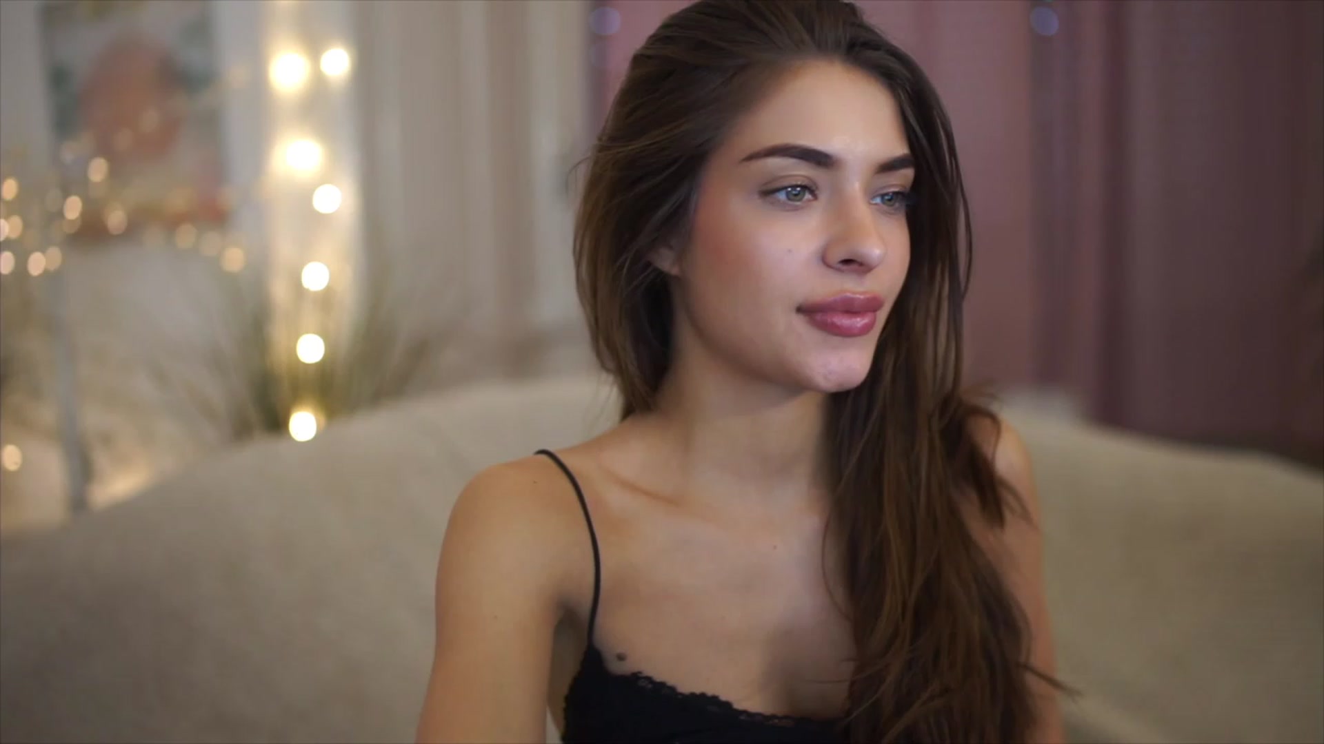 Gallery image thumbnail from Autumn_Falls's myfreecams stream on, 04/05/2023, 16:59 image 7 of 20