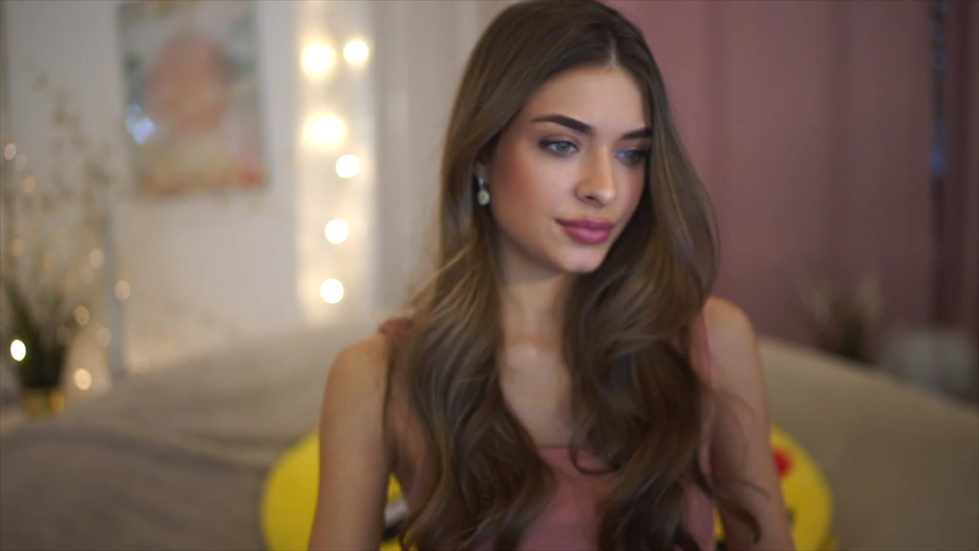 Gallery image thumbnail from Autumn_Falls's myfreecams stream on, 04/27/2023, 18:21 image 8 of 20