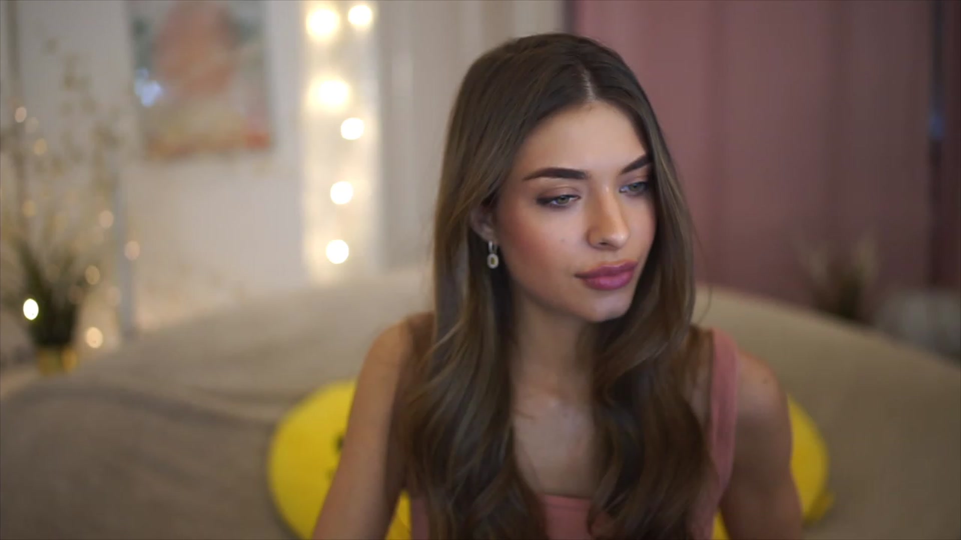 Gallery image thumbnail from Autumn_Falls's myfreecams stream on, 04/27/2023, 18:21 image 12 of 20