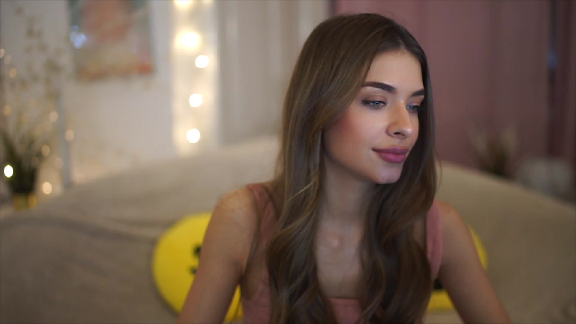 Gallery image thumbnail from Autumn_Falls's myfreecams stream on, 04/27/2023, 18:21 image 16 of 20