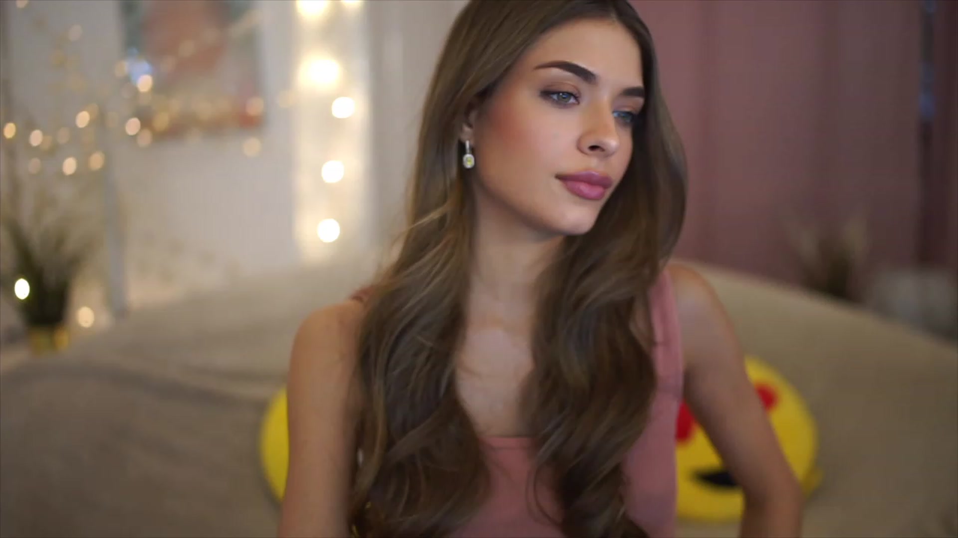 Gallery image thumbnail from Autumn_Falls's myfreecams stream on, 04/27/2023, 18:21 image 7 of 20