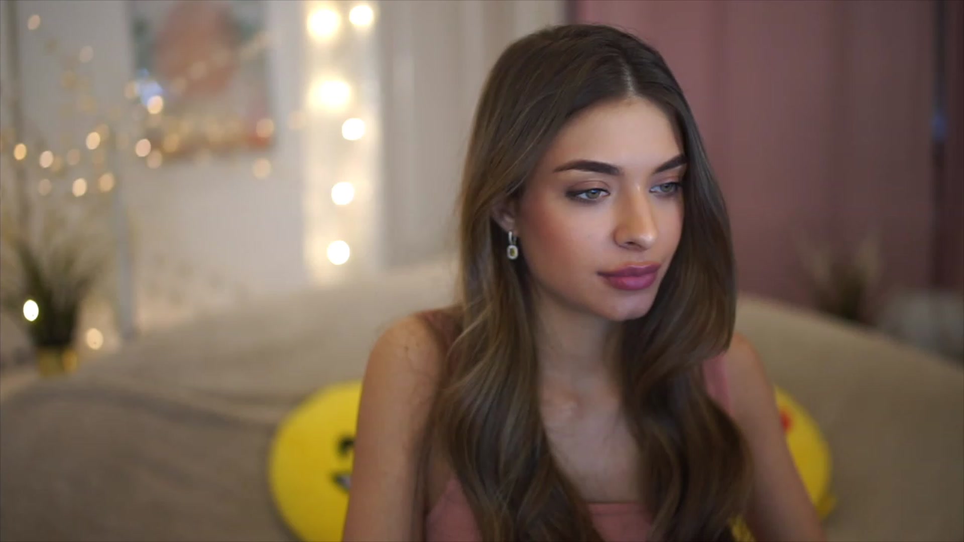 Gallery image thumbnail from Autumn_Falls's myfreecams stream on, 04/27/2023, 18:21 image 14 of 20