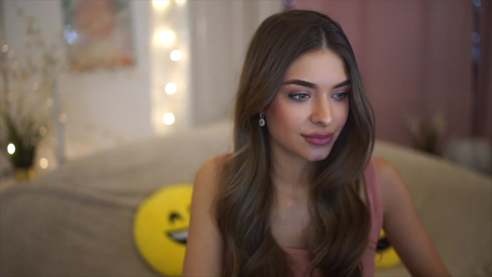 Gallery image thumbnail from Autumn_Falls's myfreecams stream on, 04/27/2023, 18:21 image 3 of 20