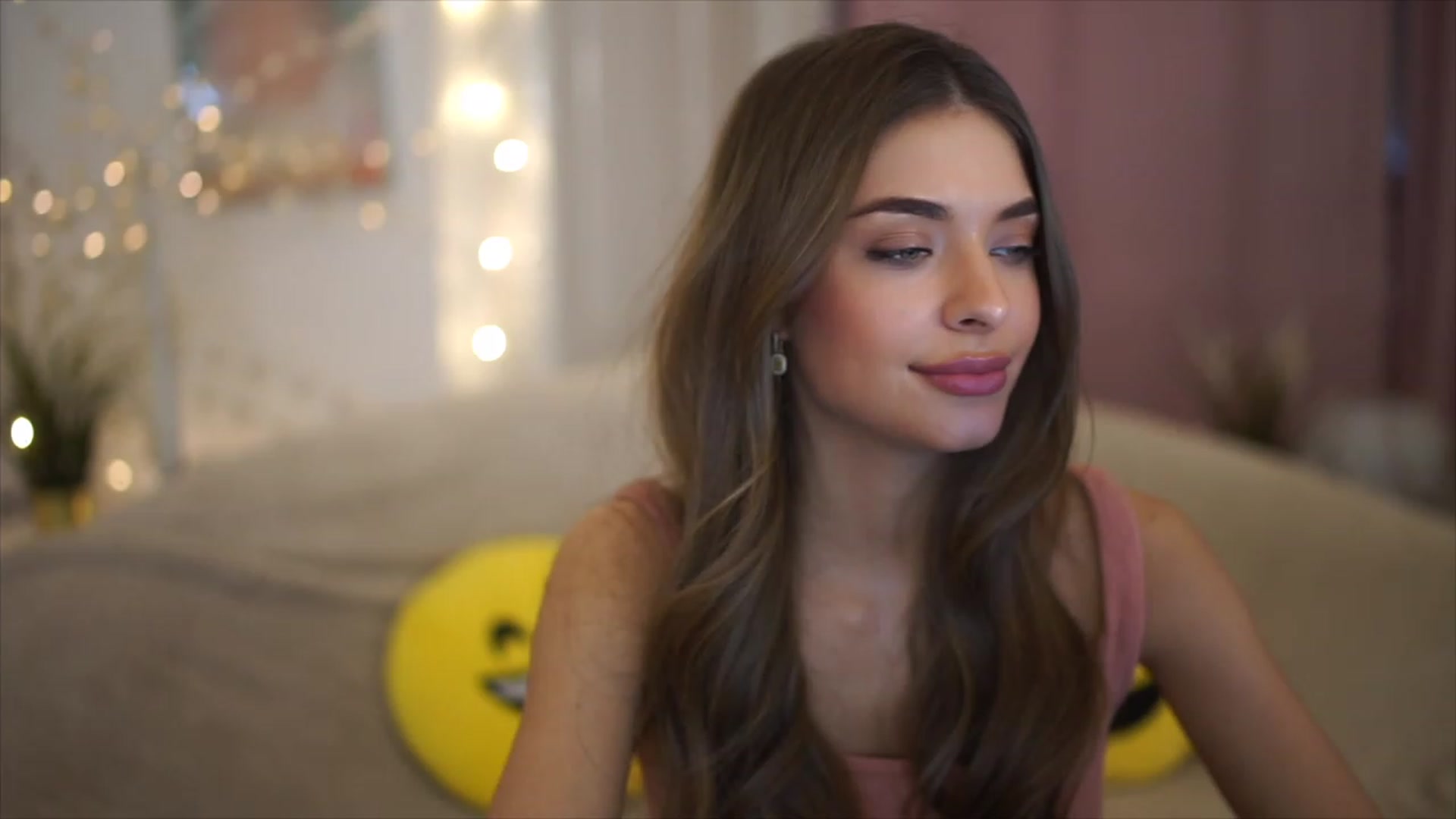 Gallery image thumbnail from Autumn_Falls's myfreecams stream on, 04/27/2023, 18:21 image 18 of 20