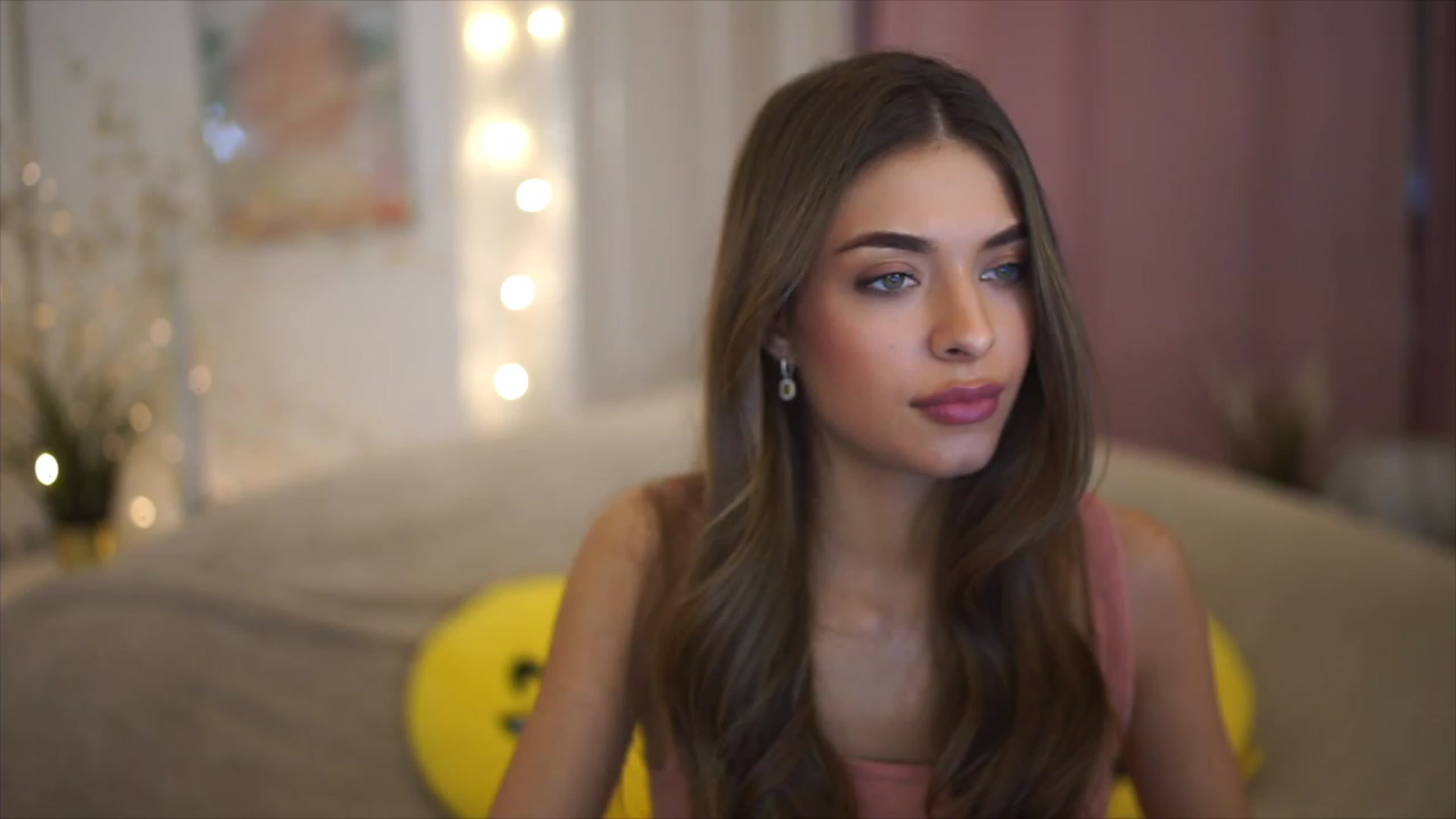 Gallery image thumbnail from Autumn_Falls's myfreecams stream on, 04/27/2023, 18:21 image 13 of 20