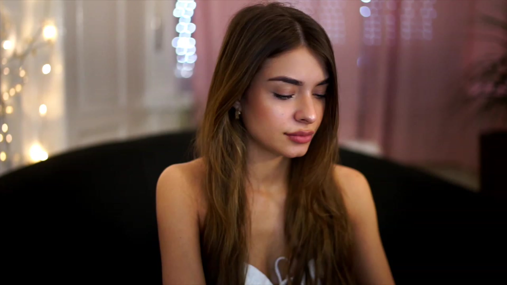 Gallery image thumbnail from Autumn_Falls's myfreecams stream on, 06/09/2023, 14:06 image 3 of 20
