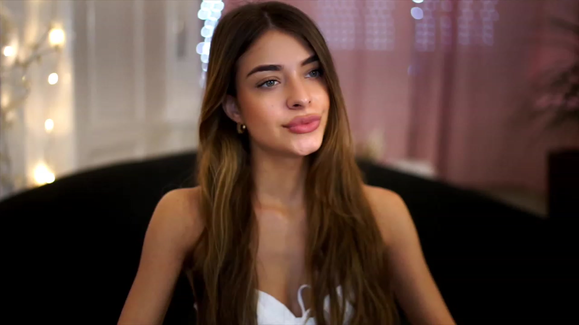 Gallery image thumbnail from Autumn_Falls's myfreecams stream on, 06/09/2023, 14:06 image 1 of 20
