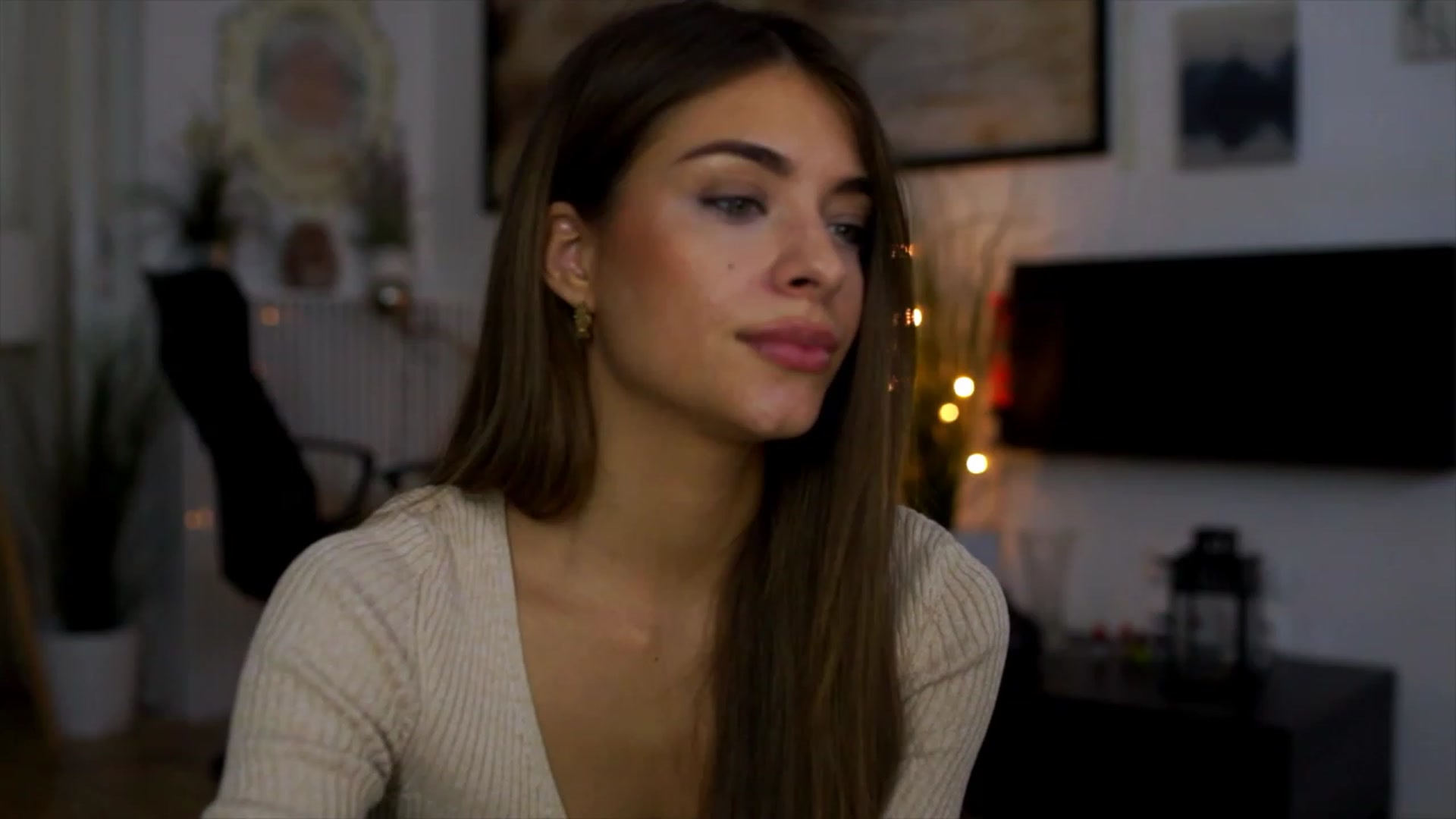 Gallery image thumbnail from Autumn_Falls's myfreecams stream on, 06/13/2023, 15:35 image 5 of 20