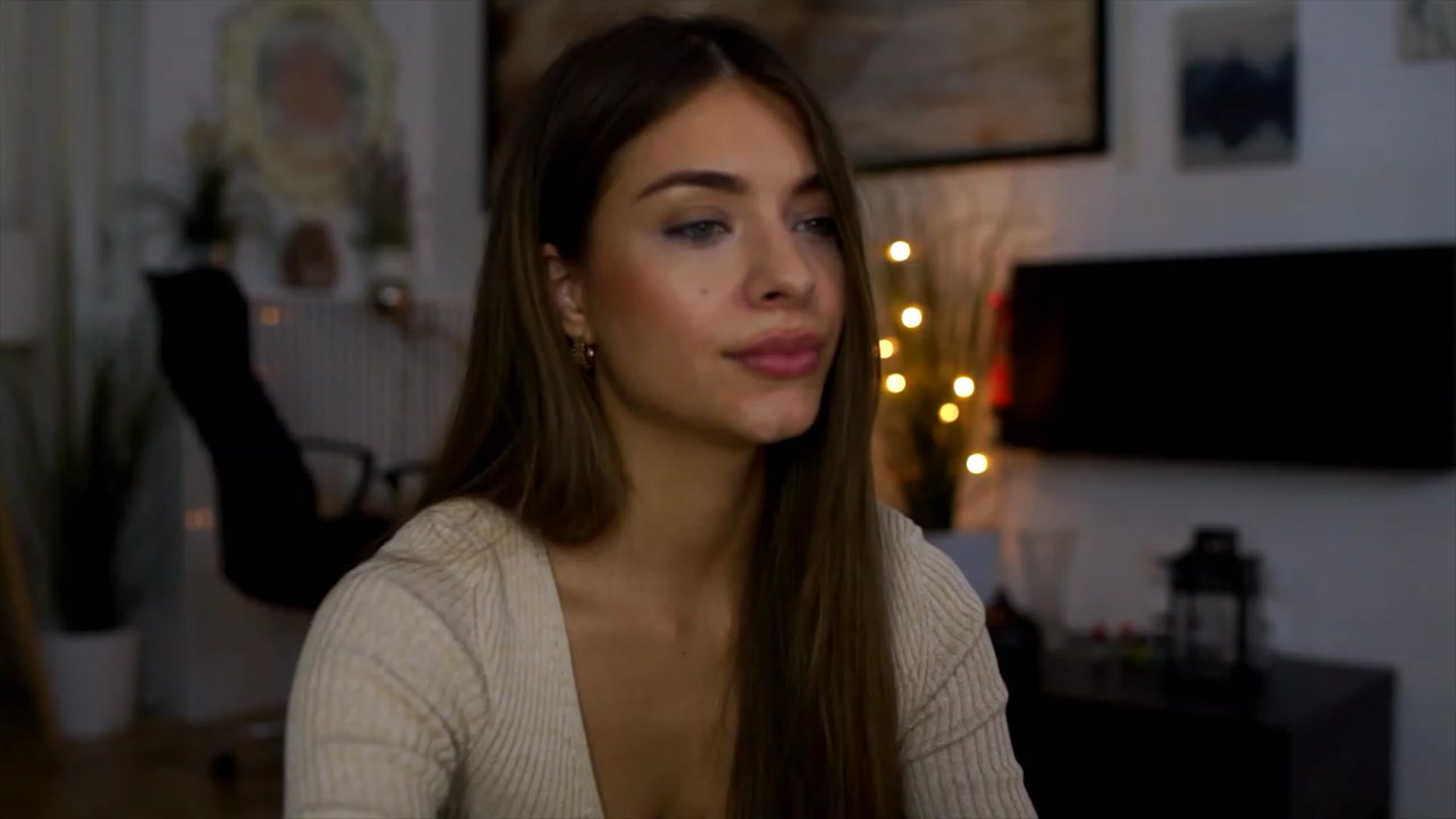 Gallery image thumbnail from Autumn_Falls's myfreecams stream on, 06/13/2023, 15:35 image 10 of 20