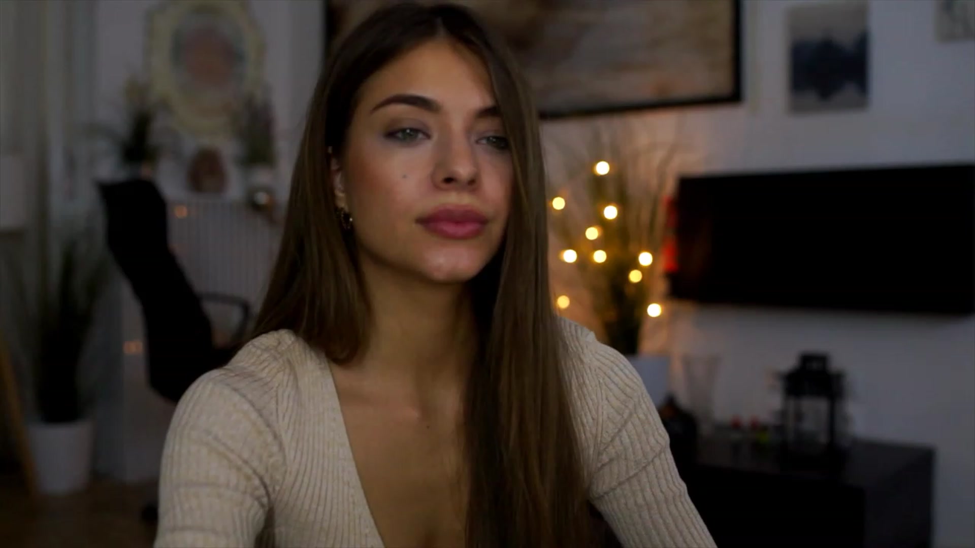 Gallery image thumbnail from Autumn_Falls's myfreecams stream on, 06/13/2023, 15:35 image 17 of 20