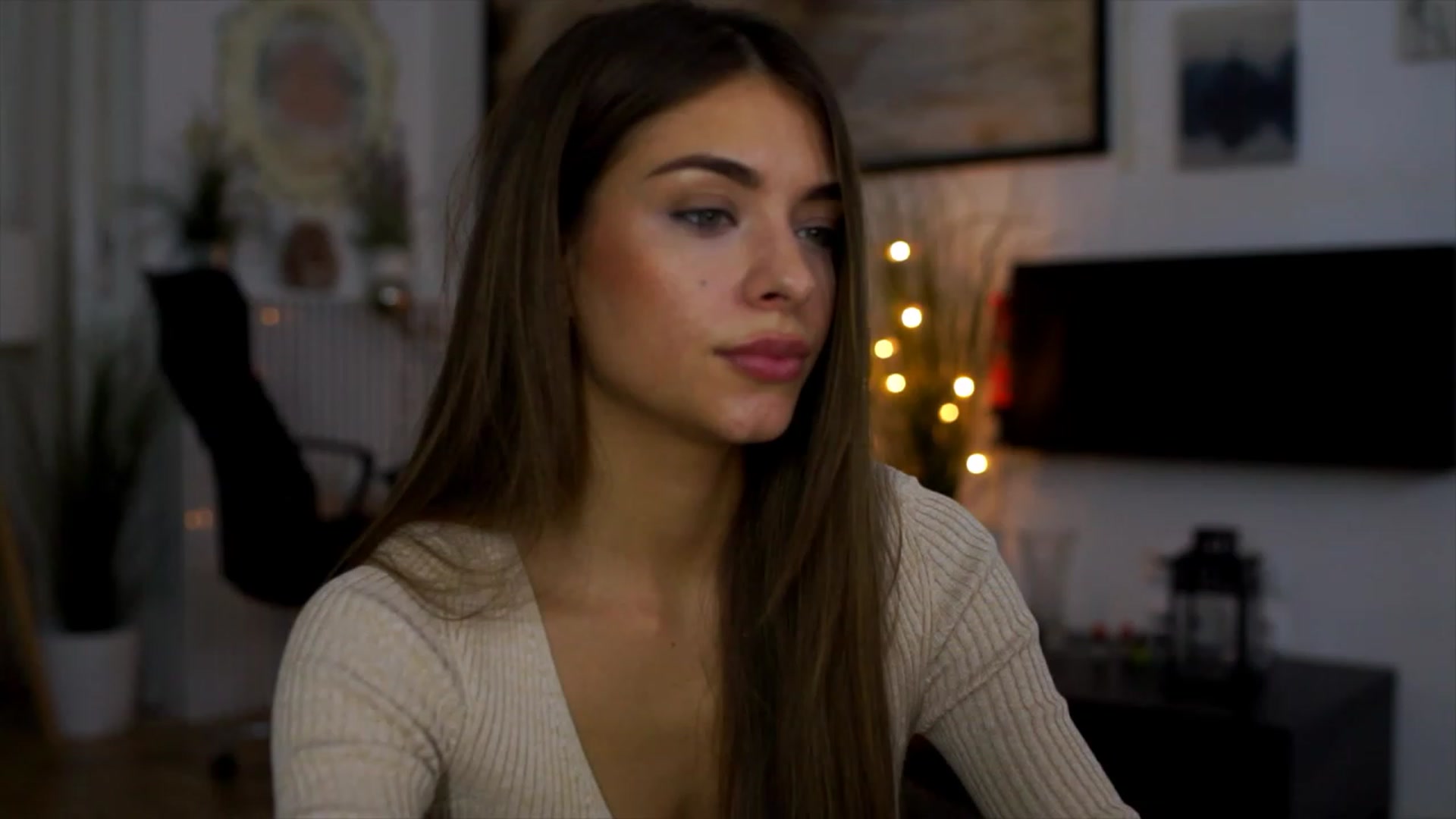 Gallery image thumbnail from Autumn_Falls's myfreecams stream on, 06/13/2023, 16:02 image 14 of 20