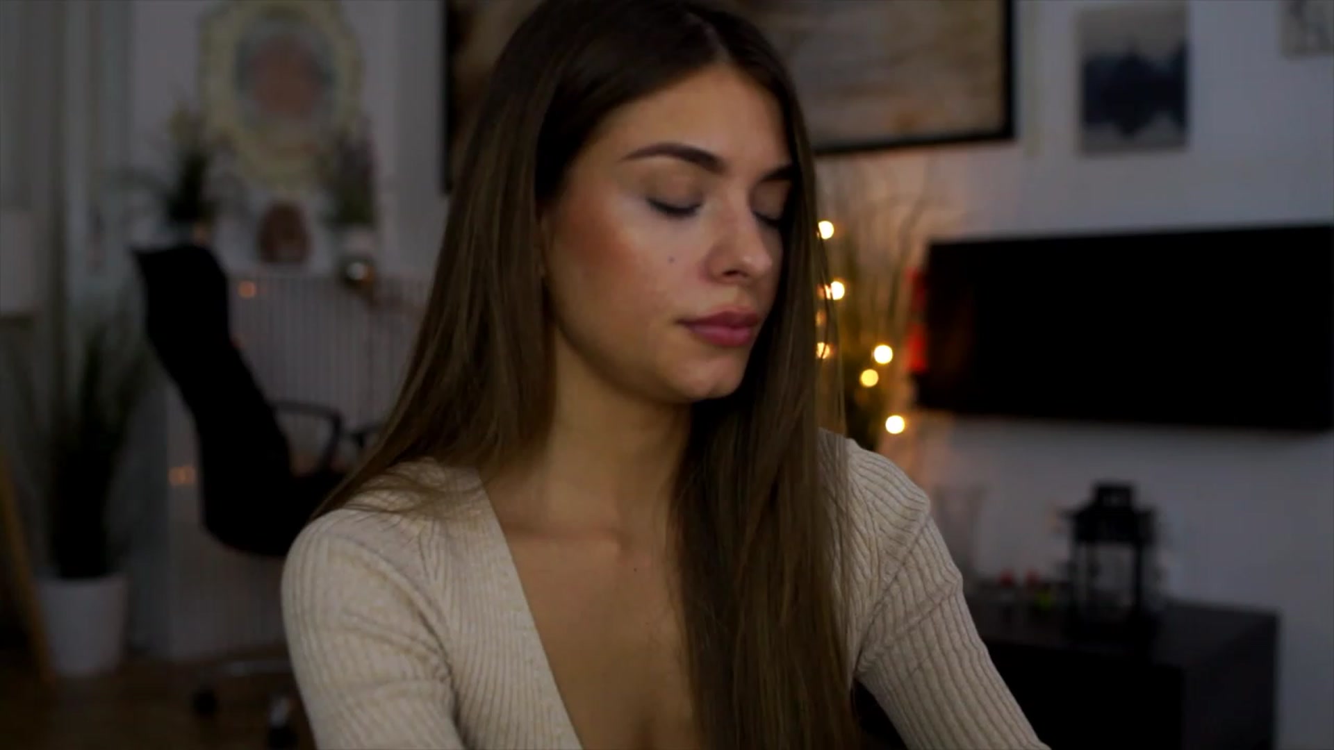 Gallery image thumbnail from Autumn_Falls's myfreecams stream on, 06/13/2023, 16:02 image 10 of 20