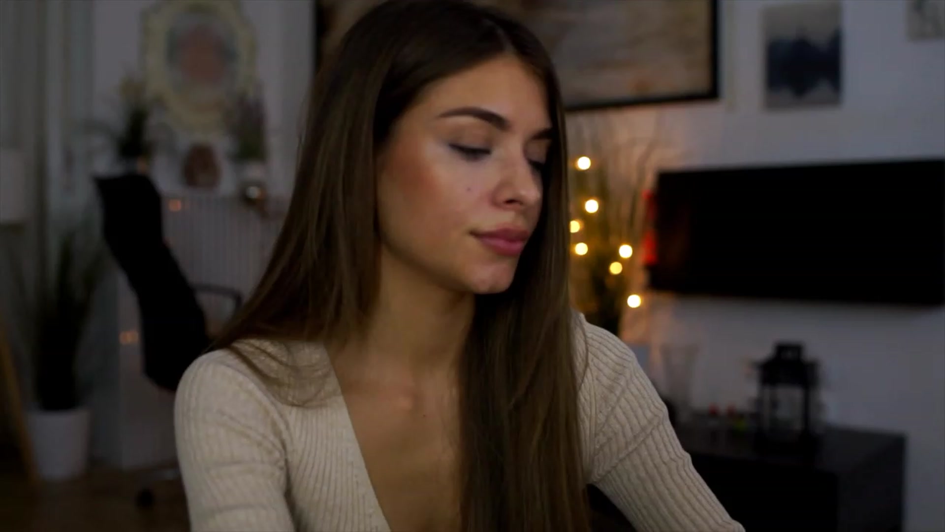 Gallery image thumbnail from Autumn_Falls's myfreecams stream on, 06/13/2023, 16:02 image 16 of 20