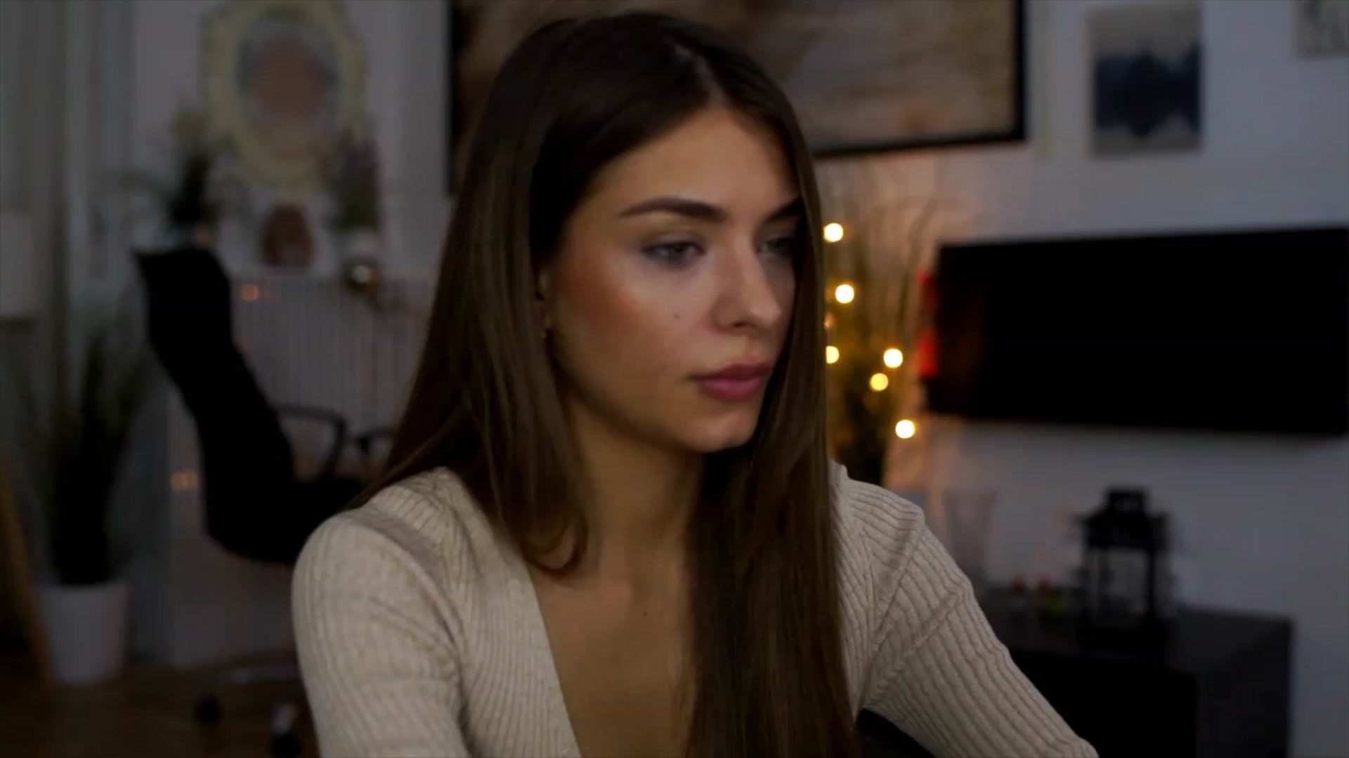 Gallery image thumbnail from Autumn_Falls's myfreecams stream on, 06/13/2023, 16:02 image 6 of 20
