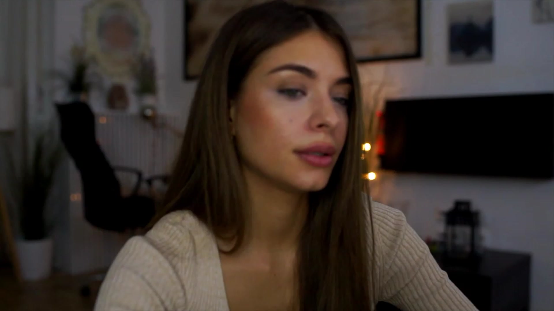 Gallery image thumbnail from Autumn_Falls's myfreecams stream on, 06/13/2023, 16:02 image 5 of 20