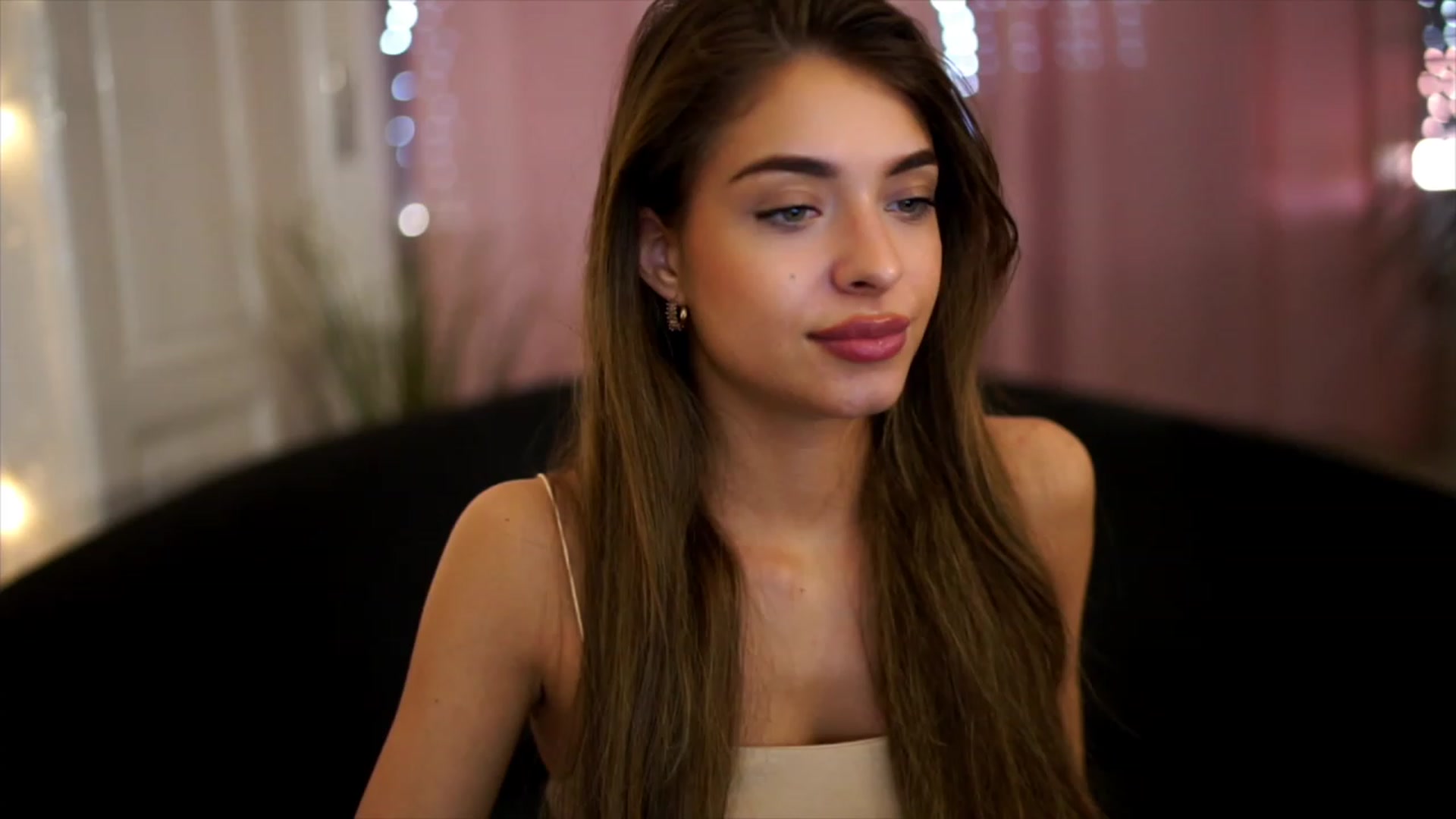 Gallery image thumbnail from Autumn_Falls's myfreecams stream on, 06/26/2023, 14:57 image 1 of 20