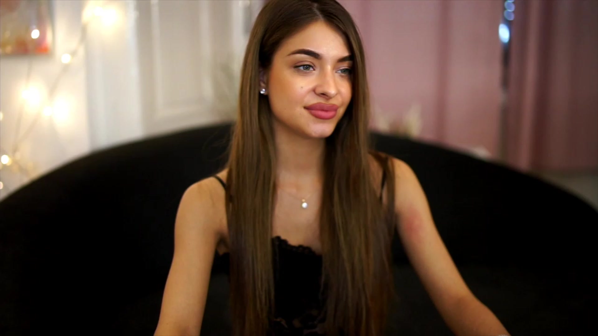 Gallery image thumbnail from Autumn_Falls's myfreecams stream on, 07/06/2023, 18:21 image 17 of 20