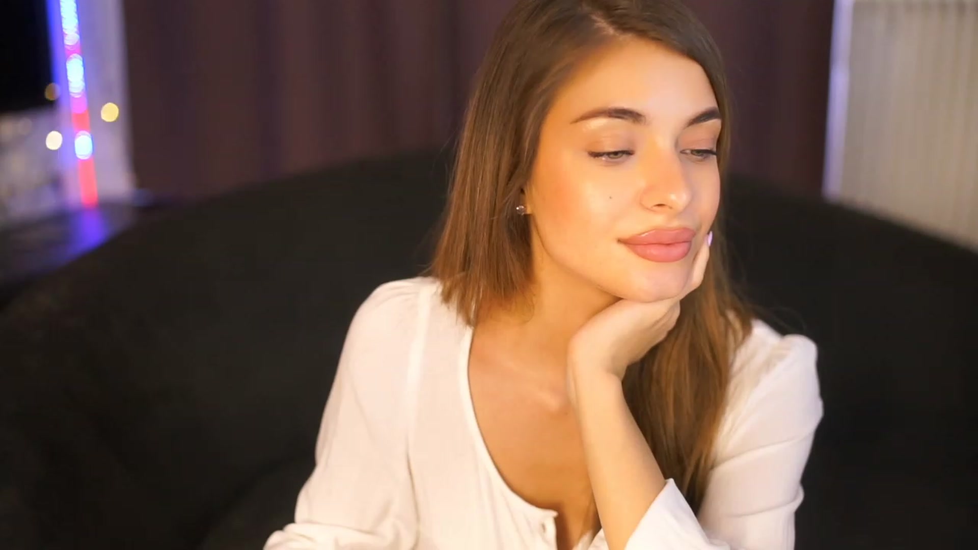 Gallery image thumbnail from Autumn_Falls's myfreecams stream on, 08/23/2023, 14:25 image 17 of 20