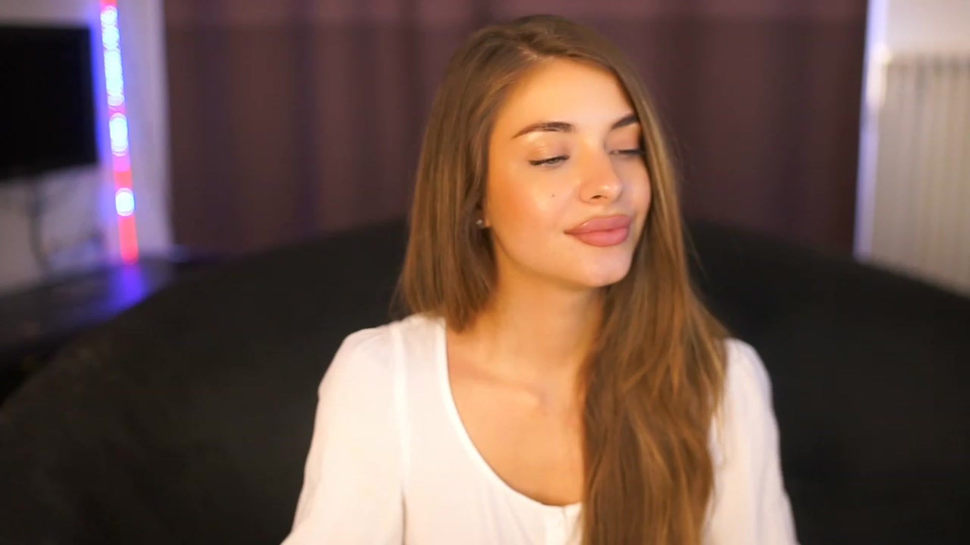 Gallery image thumbnail from Autumn_Falls's myfreecams stream on, 08/23/2023, 14:25 image 9 of 20
