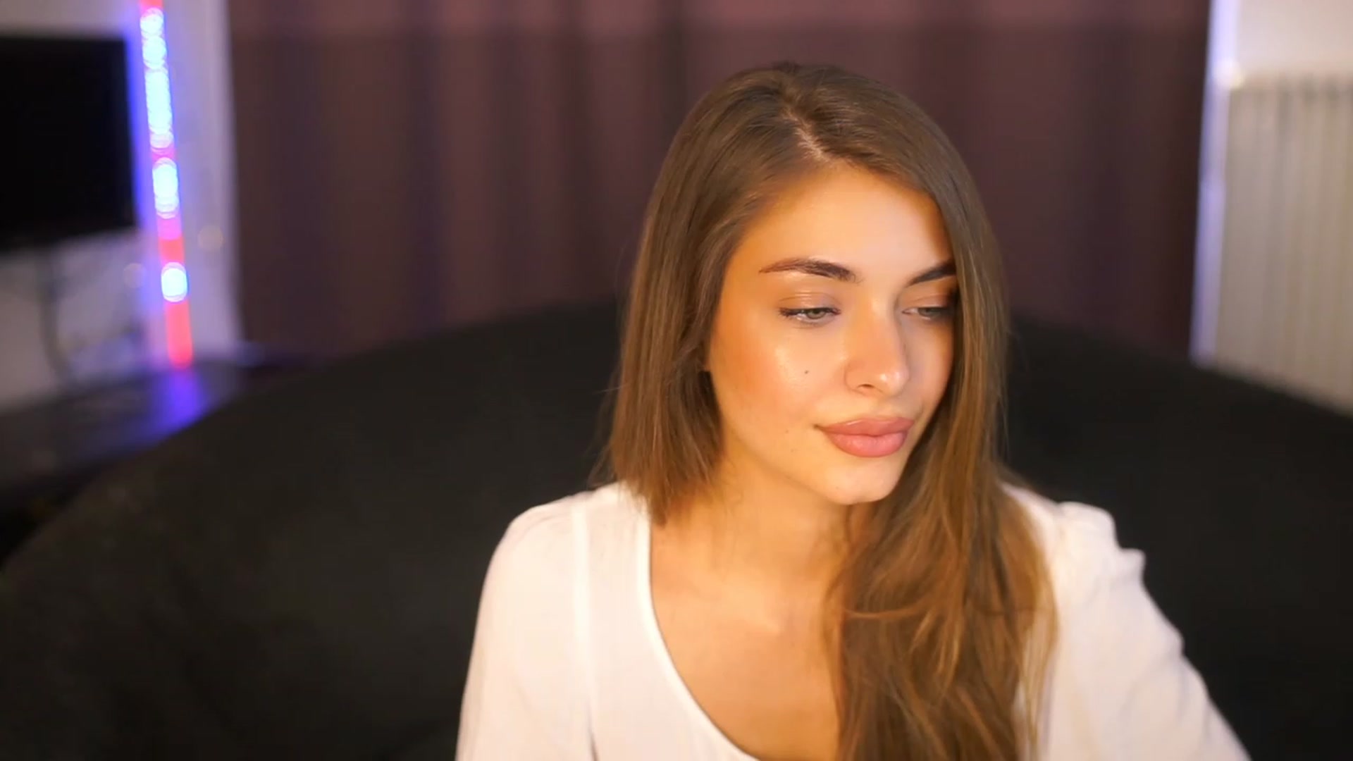 Gallery image thumbnail from Autumn_Falls's myfreecams stream on, 08/23/2023, 14:25 image 12 of 20