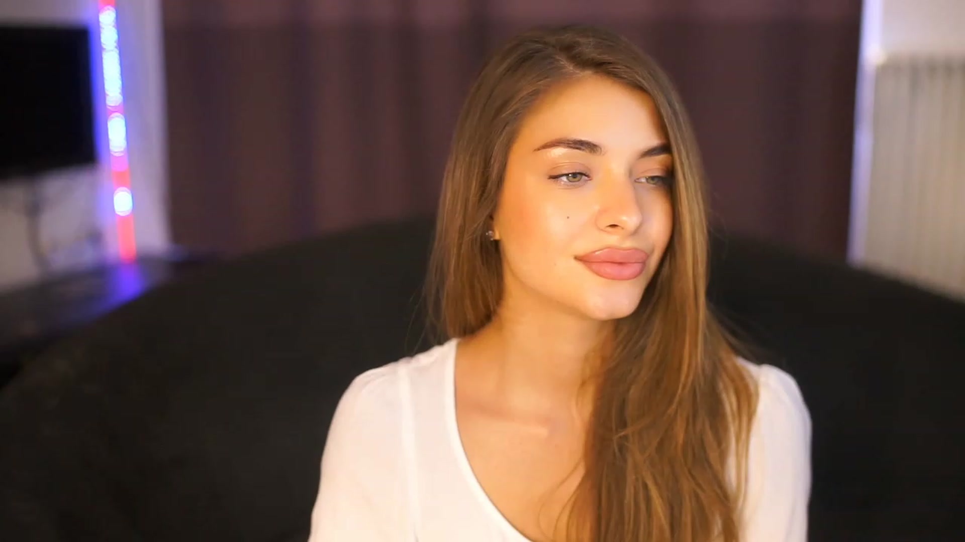 Gallery image thumbnail from Autumn_Falls's myfreecams stream on, 08/23/2023, 14:25 image 4 of 20