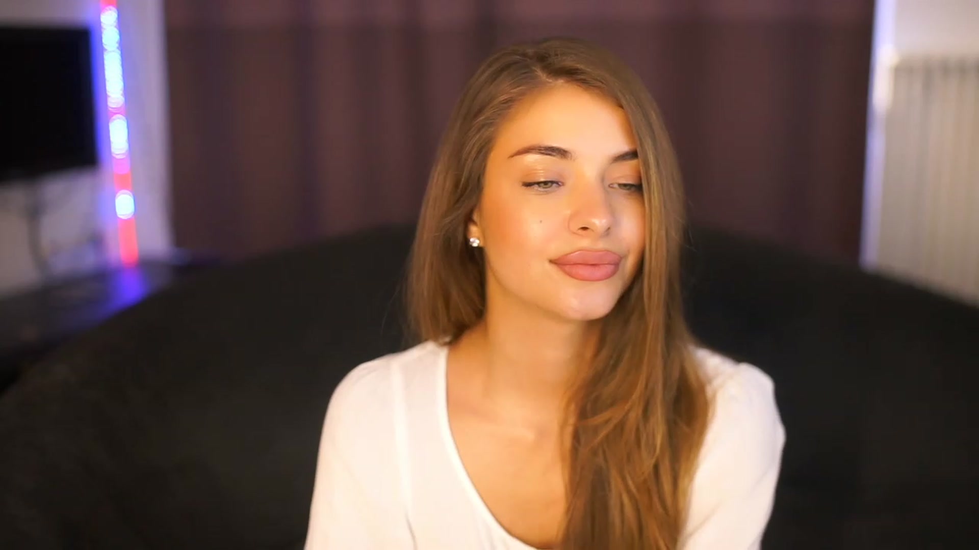 Gallery image thumbnail from Autumn_Falls's myfreecams stream on, 08/23/2023, 14:25 image 7 of 20