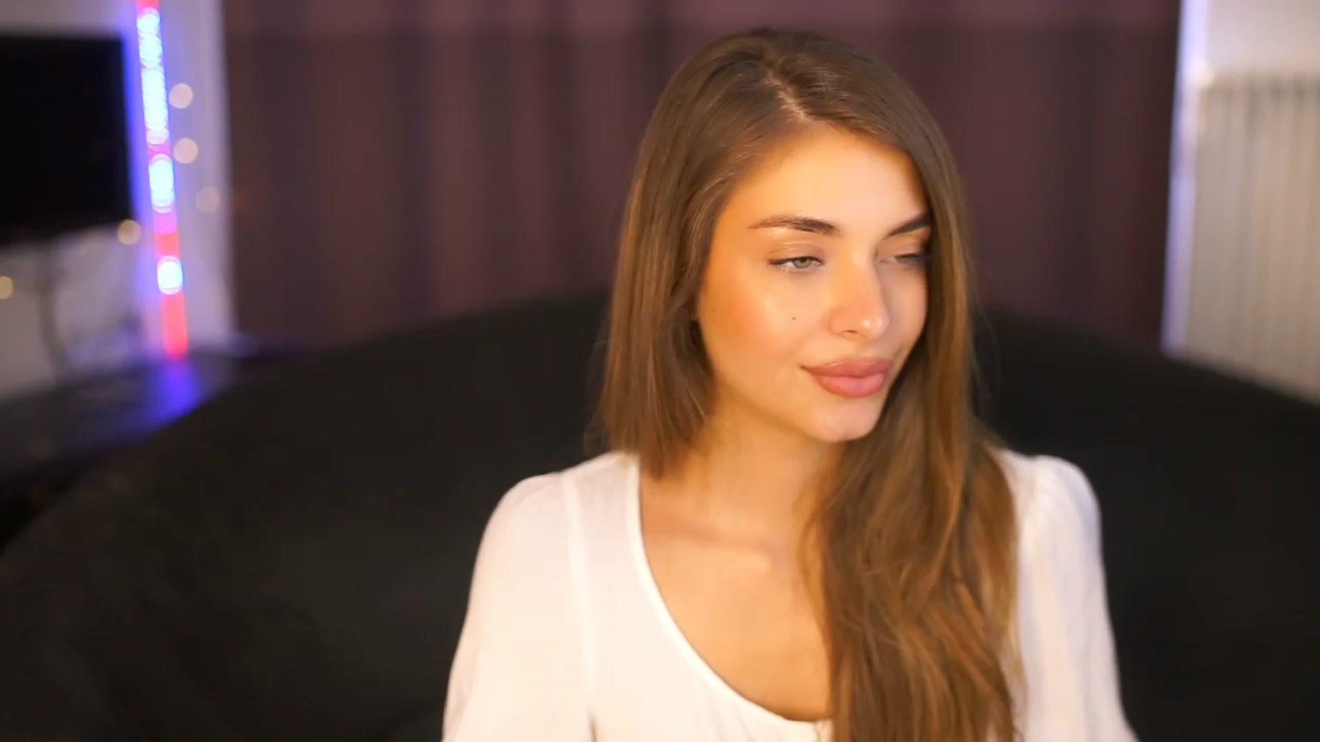 Gallery image thumbnail from Autumn_Falls's myfreecams stream on, 08/23/2023, 14:25 image 14 of 20