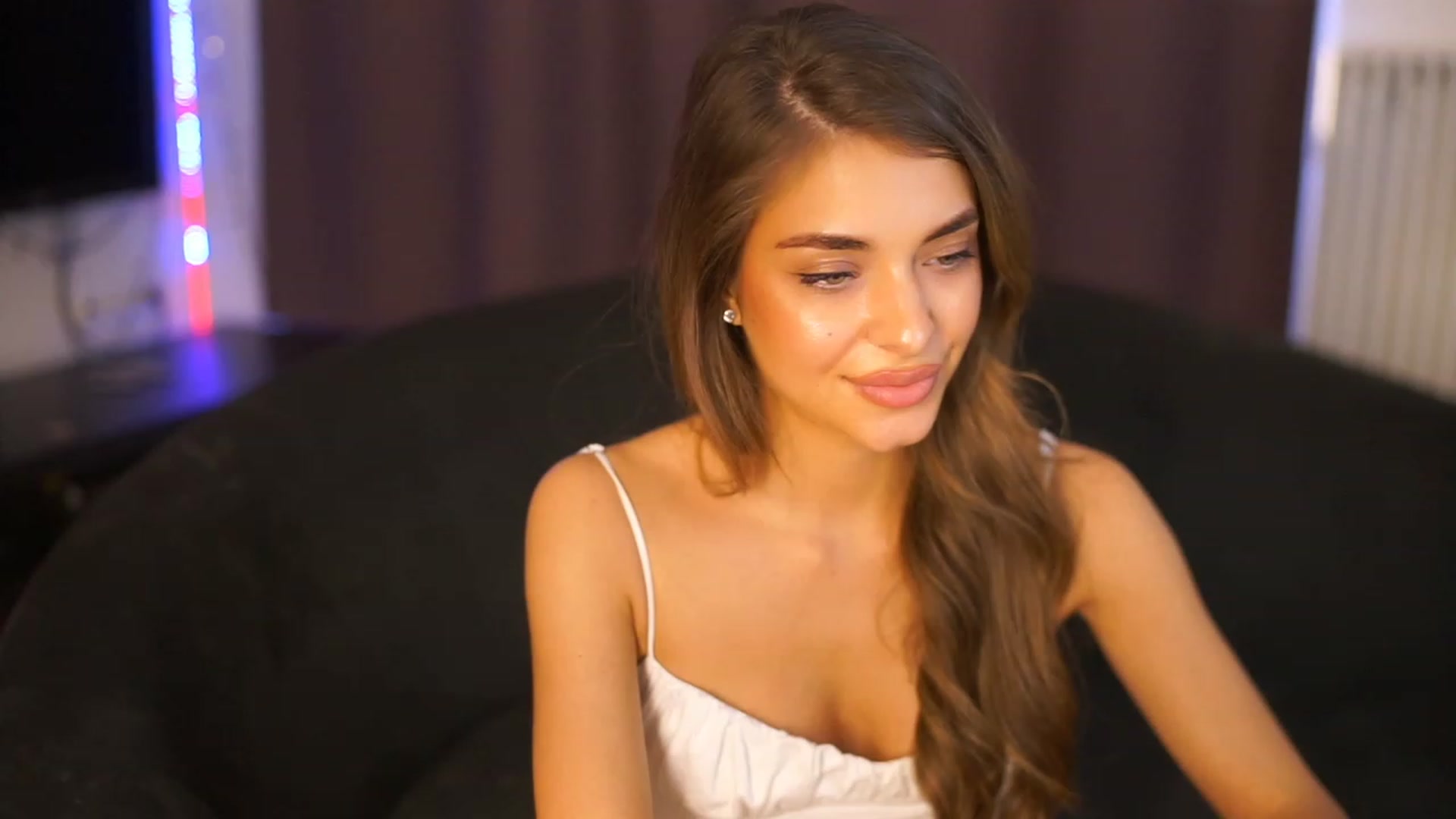 Gallery image thumbnail from Autumn_Falls's myfreecams stream on, 08/24/2023, 15:00 image 7 of 20