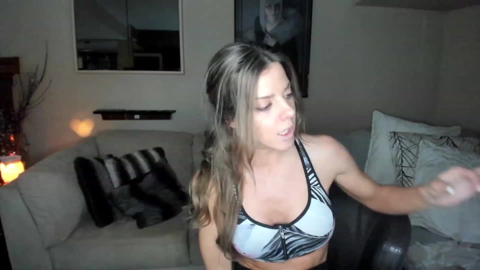 Gallery image thumbnail from Auvrielle's myfreecams stream on, 11/14/2022, 18:39 image 18 of 20