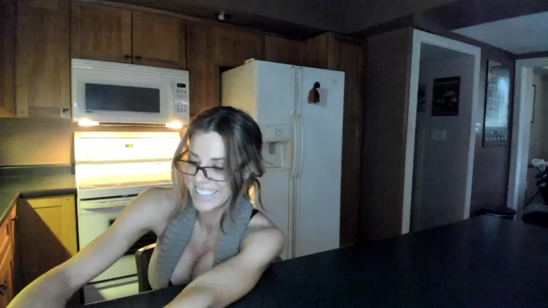 Gallery image thumbnail from Auvrielle's myfreecams stream on, 11/15/2022, 16:45 image 19 of 20