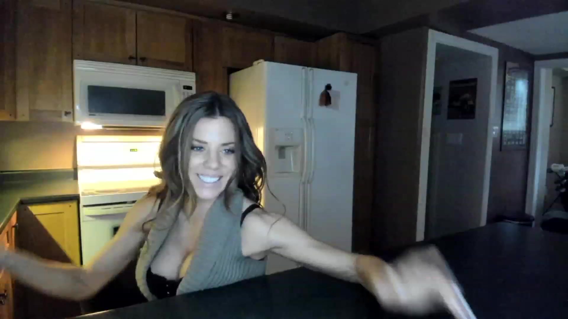 Gallery image thumbnail from Auvrielle's myfreecams stream on, 11/15/2022, 16:45 image 11 of 20