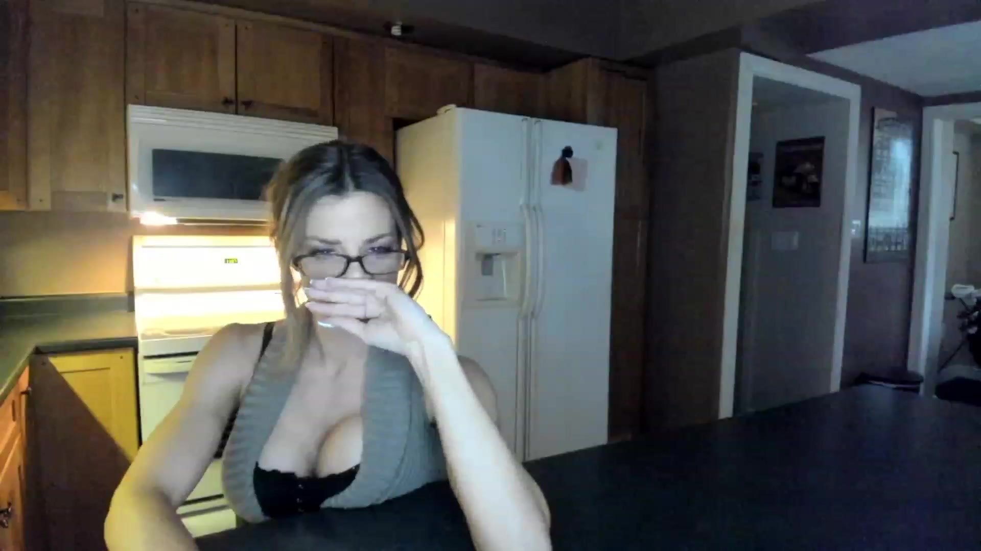 Gallery image thumbnail from Auvrielle's myfreecams stream on, 11/15/2022, 16:45 image 18 of 20