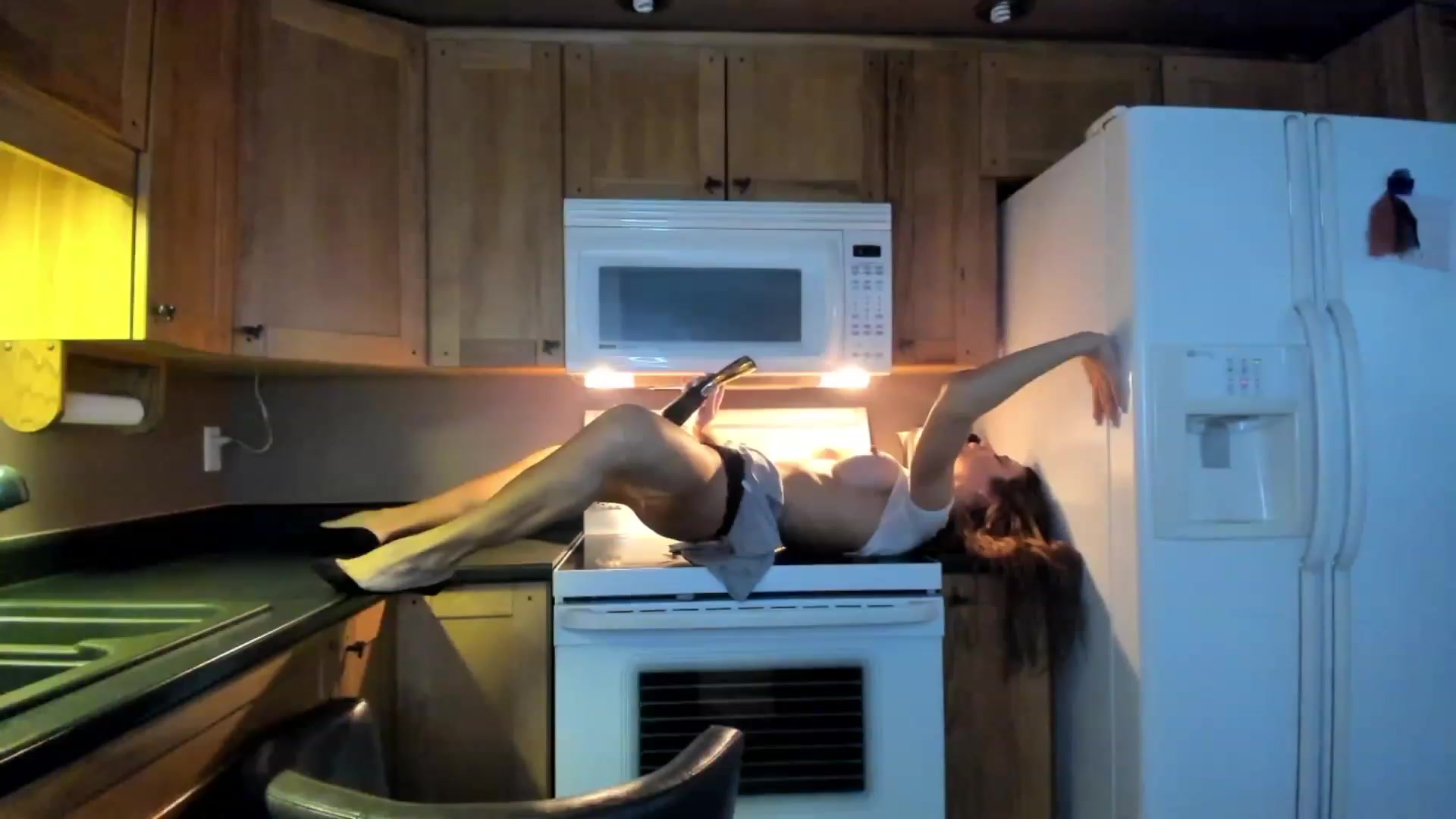 Gallery image thumbnail from Auvrielle's myfreecams stream on, 11/17/2022, 18:19 image 14 of 20