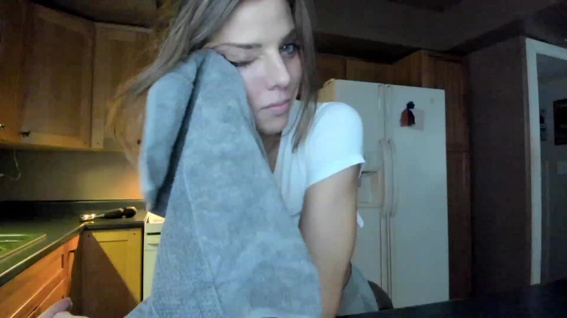 Gallery image thumbnail from Auvrielle's myfreecams stream on, 11/17/2022, 18:41 image 18 of 20